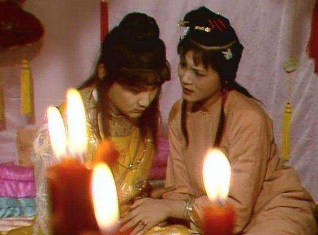 袭人|靠心机取得王夫人信任，贾母与王夫人之间的矛盾加剧，也因此人