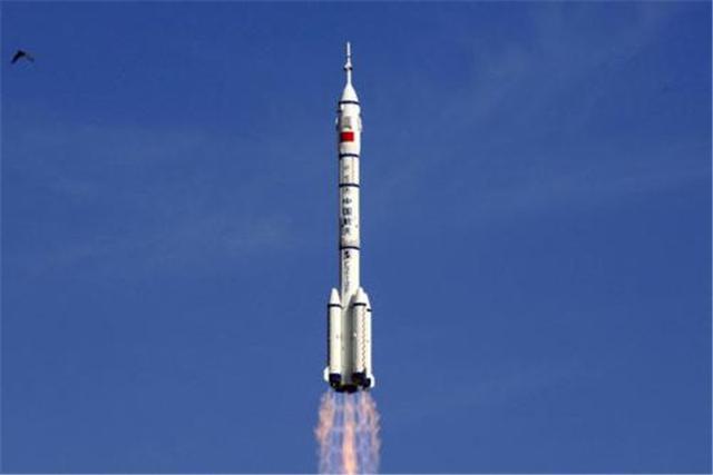 杨利伟|杨利伟返回地球后，为何现在都看不到他身影了？