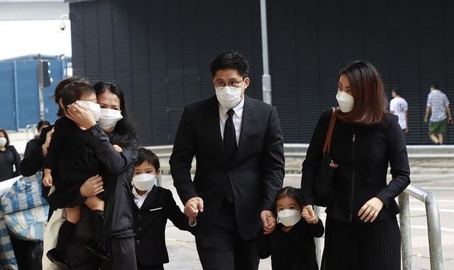 霍启刚|霍启刚发长文哀悼奶奶，公开珍贵家庭照，郭晶晶手抱女儿与老太拍下全家福