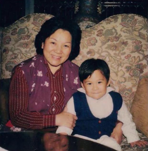 霍启刚|霍启刚发长文哀悼奶奶，公开珍贵家庭照，郭晶晶手抱女儿与老太拍下全家福