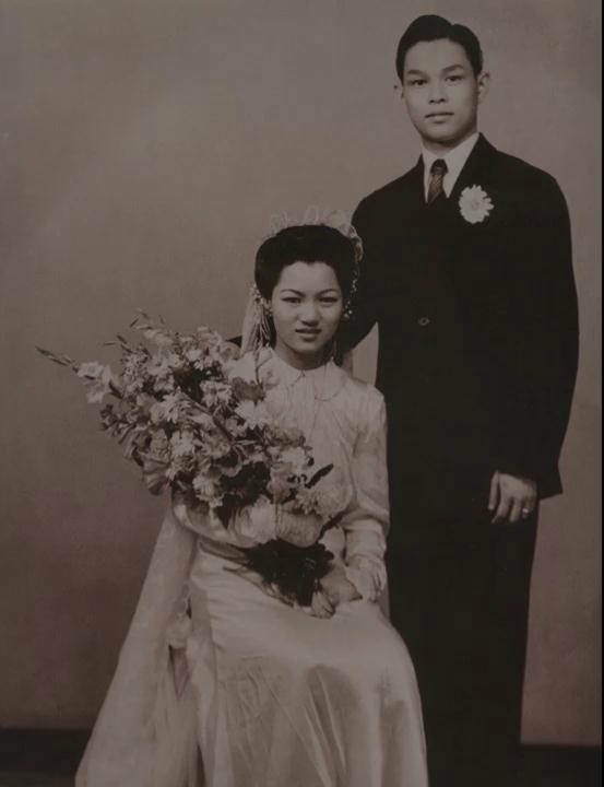 霍启刚|霍启刚发长文哀悼奶奶，公开珍贵家庭照，郭晶晶手抱女儿与老太拍下全家福