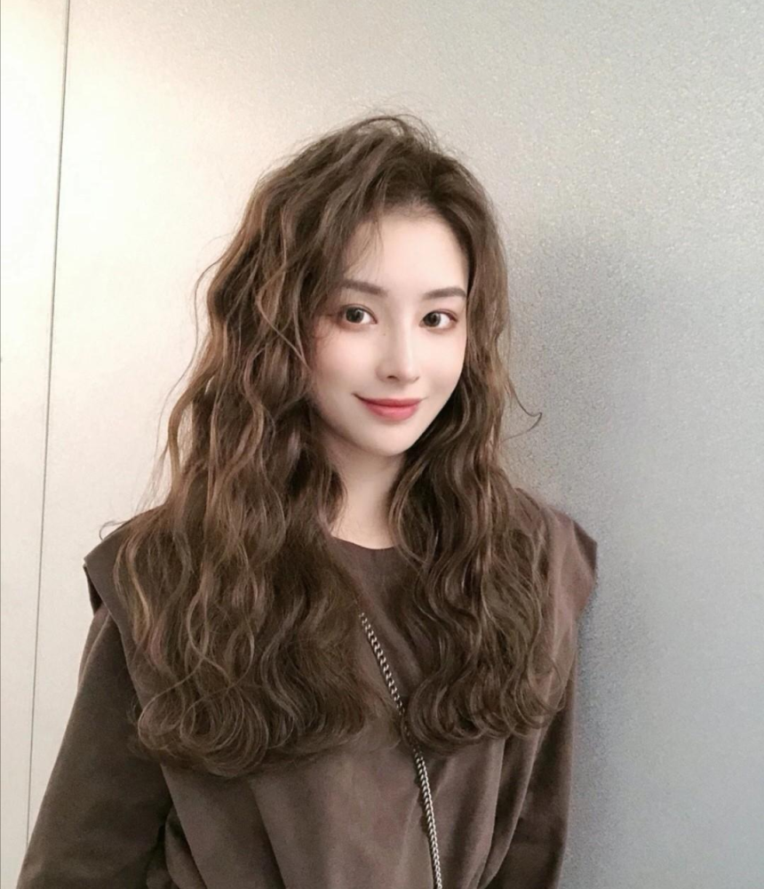 洋气烫发16款送给你适合细软发质的女性喜欢吗