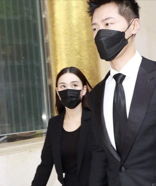 何超莲|豪门三太准女婿窦饶近日带女友何超莲回西安游玩并观看演出