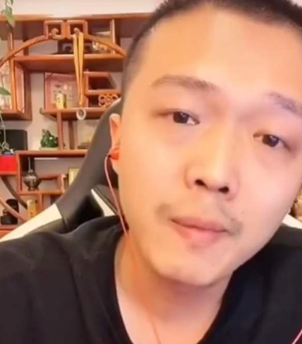 宏楠好友乾龙怒斥方丈就几万块钱你也好意思网友比你强