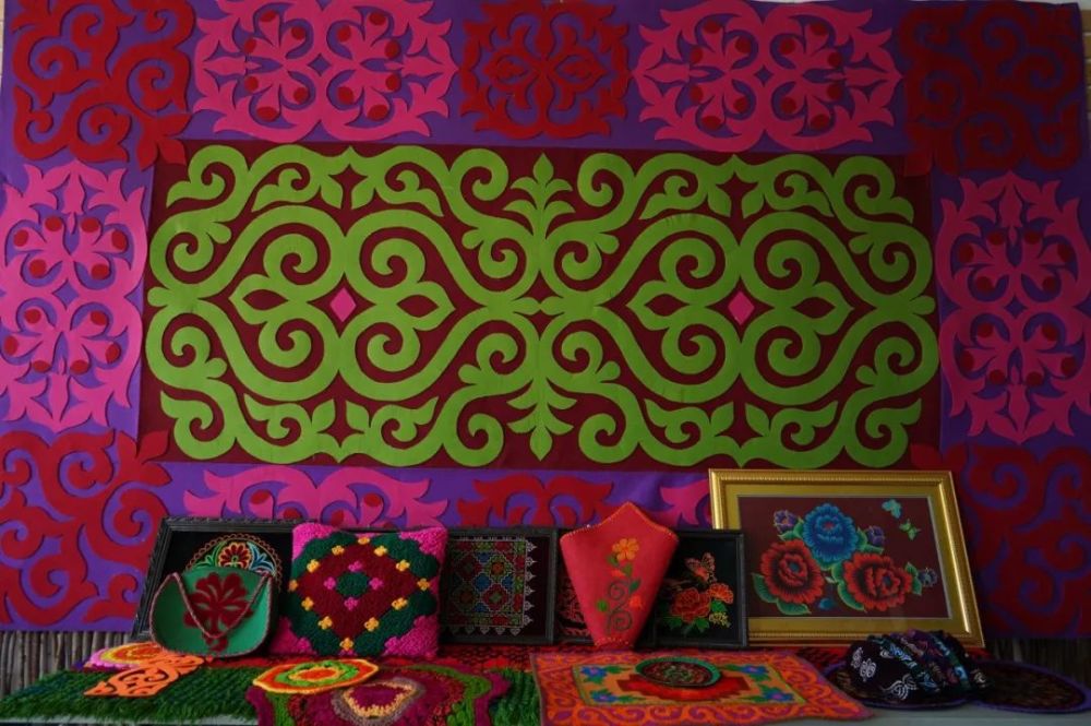 一〇四团哈萨克族刺绣之美,挡都挡不住!_腾讯新闻