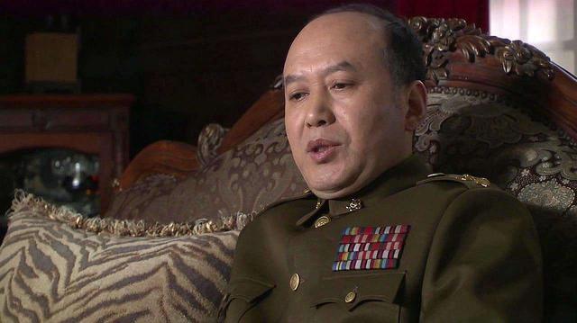 而许阁森的车顶上又插有英国国旗,日本人不会对其进行轰炸.