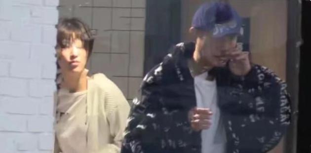 文章|新恋情疑曝光？文章与美女吃宵夜同回公寓，获女方贴心擦汗戴帽