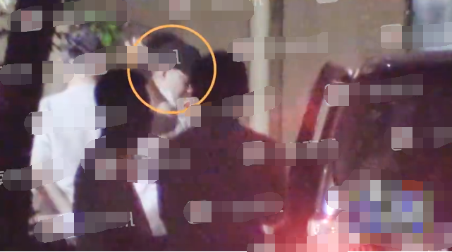 新恋情疑曝光？文章与美女吃宵夜同回公寓，获女方贴心擦汗戴帽（组图） - 7