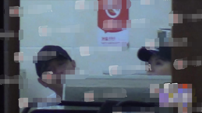 新恋情疑曝光？文章与美女吃宵夜同回公寓，获女方贴心擦汗戴帽（组图） - 9