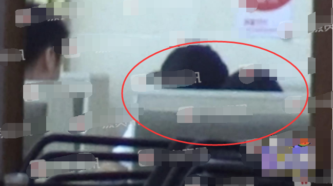 新恋情疑曝光？文章与美女吃宵夜同回公寓，获女方贴心擦汗戴帽（组图） - 12