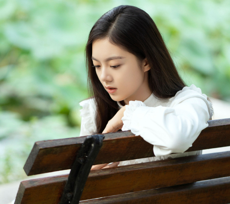 赵今麦|17岁赵今麦现身清华园，男粉巧遇后的反应成亮点，追星族都懂