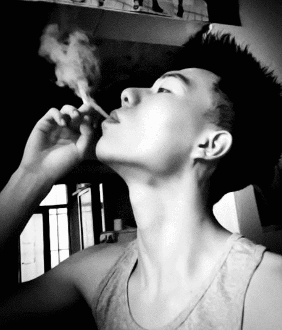 你觉得一个男生最掉价的行为是什么哈哈哈哈哈只舔一个