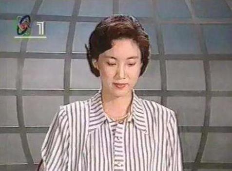 李修平|3次高考落榜，两段婚姻无儿无女，央视主播李修平57岁仍是女神