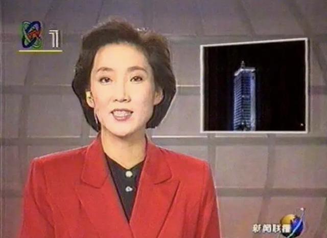 李修平|3次高考落榜，两段婚姻无儿无女，央视主播李修平57岁仍是女神