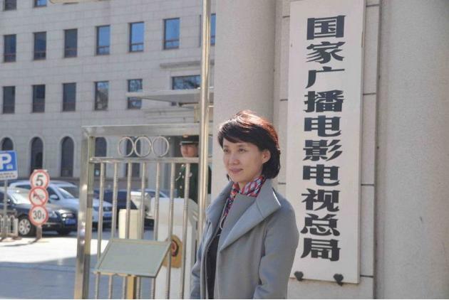 李修平|3次高考落榜，两段婚姻无儿无女，央视主播李修平57岁仍是女神