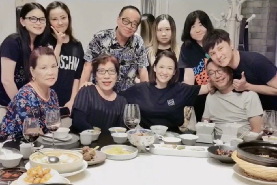 乔任梁|陈乔恩连续4年悼念乔任梁！曾痛哭到要人扶，还替挚友照顾其父母