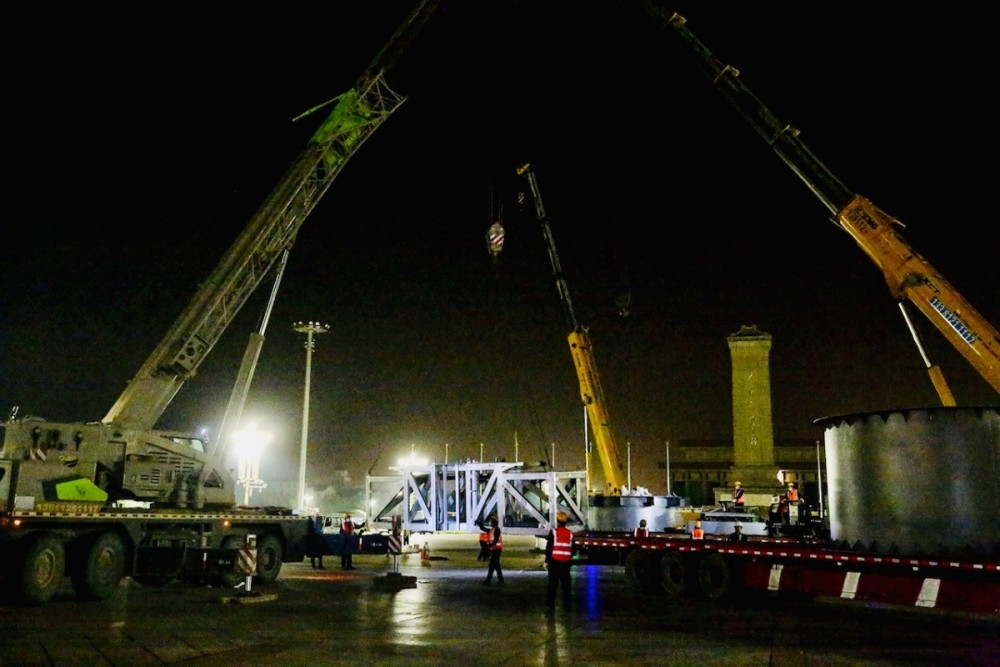 天安门广场|“祝福祖国”大花篮进场，今天凌晨天安门广场是这样