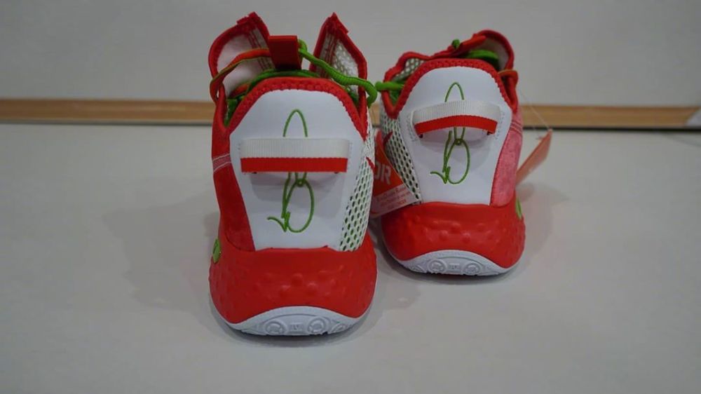 nike pg 4圣诞节配色曝光,红色天鹅绒很有节日气息