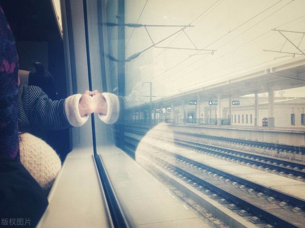 她每一次的目送与离开都是我生命中最揪心的一幕