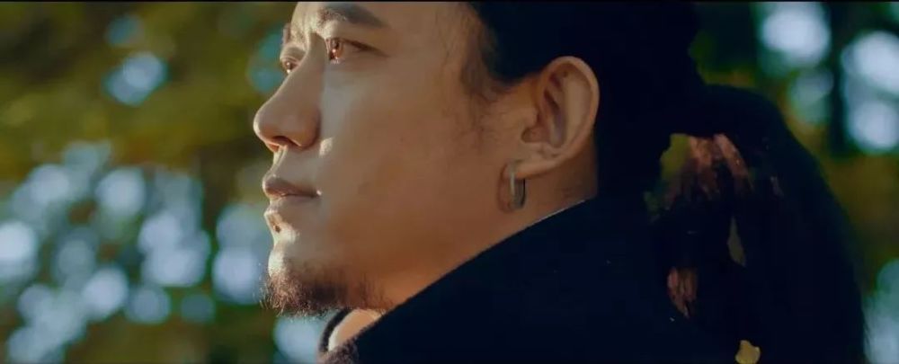 彝族歌王奥杰阿格新歌油杉河的秋天还没发行就火了