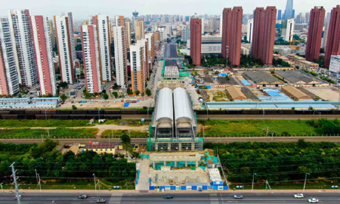 9400吨槽型梁成功跨越津山铁路