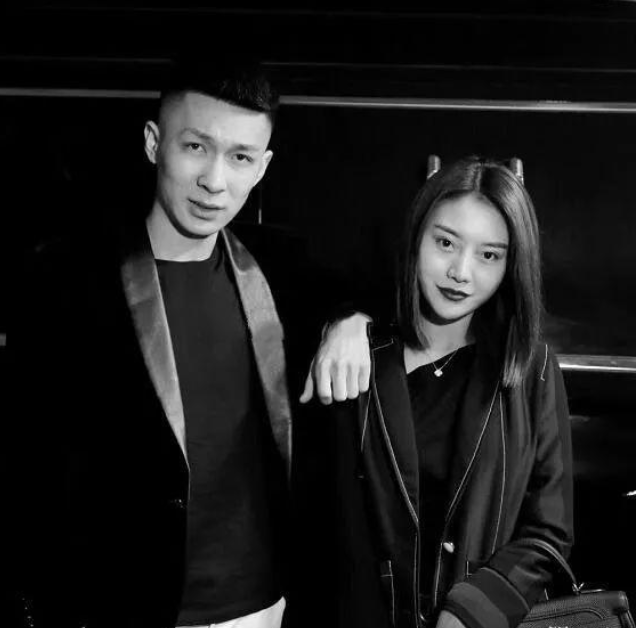 触电快手网红宏楠女友开直播,还原触电过程细节,她先拿着鱼竿触电