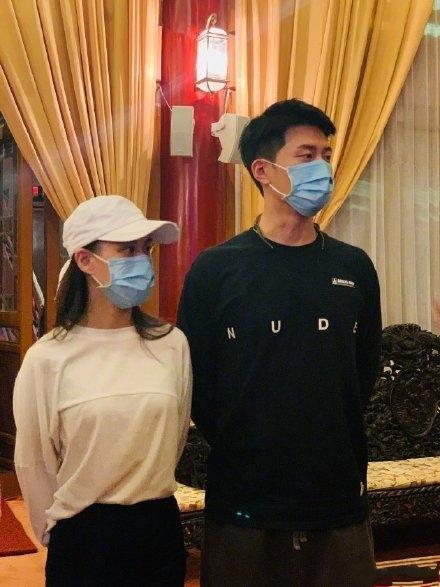 何超莲|窦骁何超莲秀恩爱，网友不催婚却催着窦骁营业，何超莲回应很机智