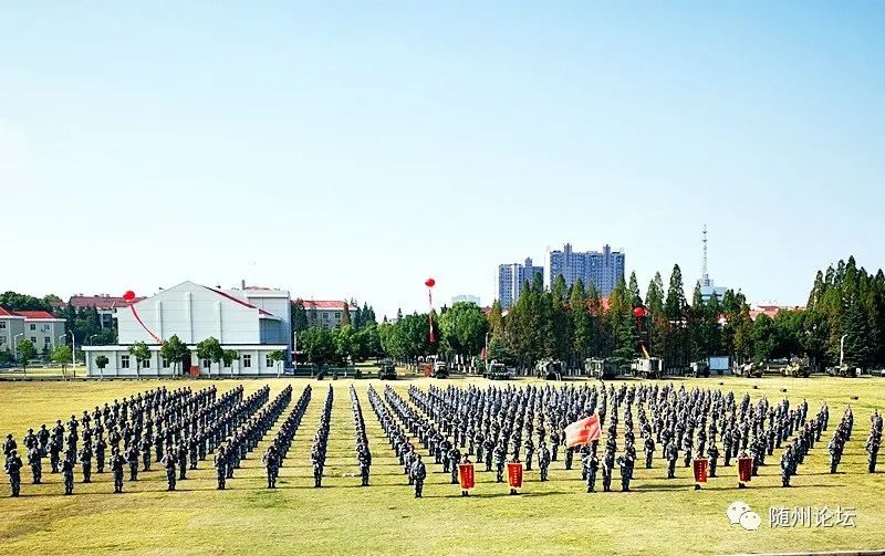 驻广水部队积极服务驻地发展,参与抢险救灾,植树造林,城市建设等工作