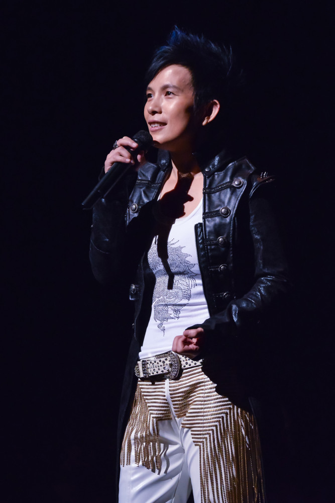 巩俐遇见潘美辰竟激动落泪 当巨星遇上自己的偶像?