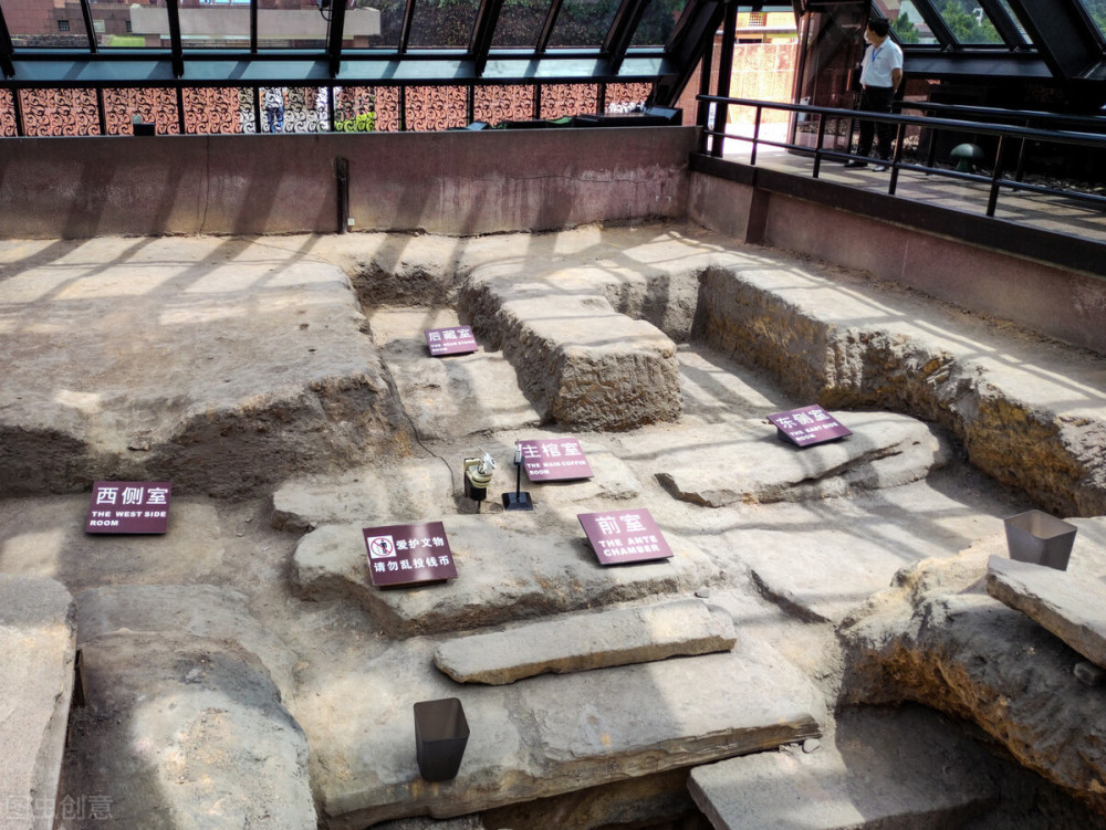 考古|古墓西耳室南墙根下，挖出金光闪闪天下孤品，可用来调遣千军万马