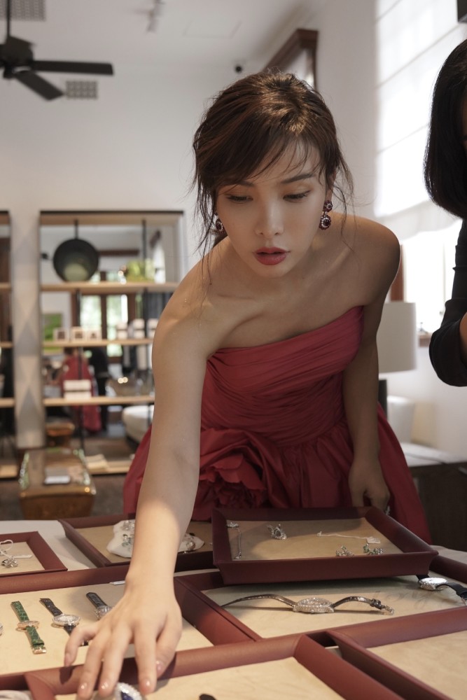 一个月零花钱40万和华为千金登杂志比千金美名字却像男生