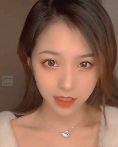 刘思瑶再也不忍被质疑,特晒"正脸照"证清白,黑粉看后竟无言以对