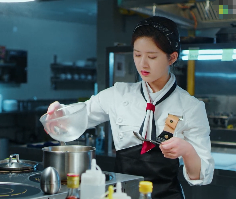 还是有点接受不了的,而这个关键细节,就是路晋认出顾胜男厨师身份时候