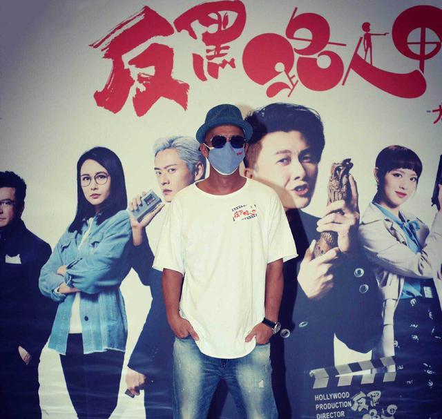 彭怀安|41岁香港男歌手转行当服务员？彭怀安：困难的日子，咬着牙过