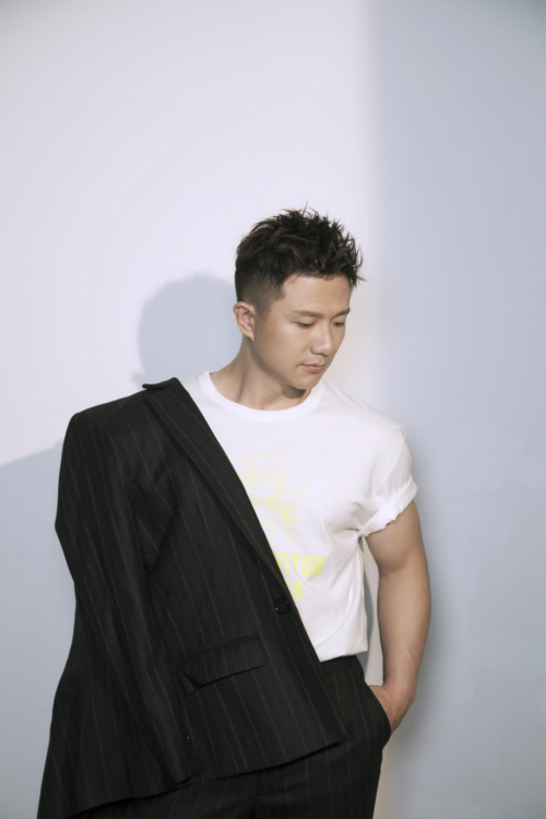 奥运冠军陈一冰晒起范儿图36岁形象依然清新阳光