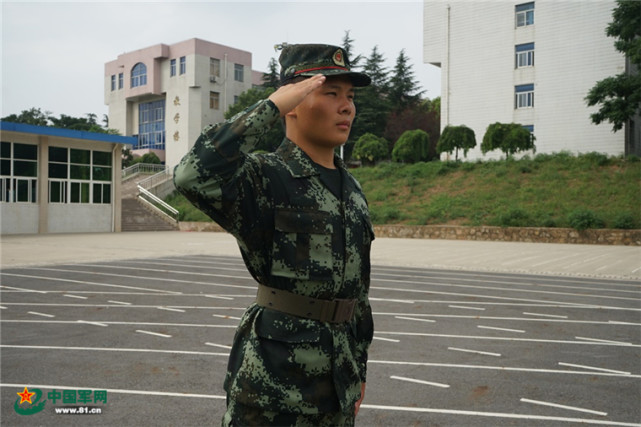 看这个二次入伍的新兵故事