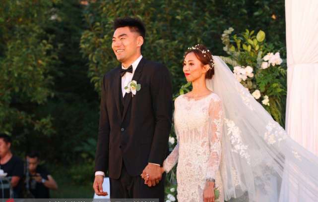 在2017年的时候李晓旭和女友结束了爱情长跑,步入了婚姻的殿堂,他和