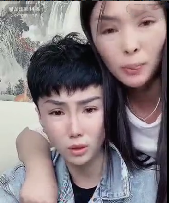 宏楠头七仪式正式举行,女友刘倩楠情绪崩溃,在房间里痛哭流涕_腾讯
