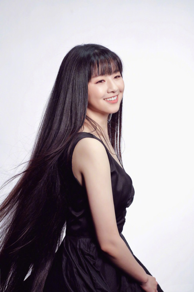 杨丽萍外甥女首次参加综艺节目小彩旗晒近照变身仙气女神