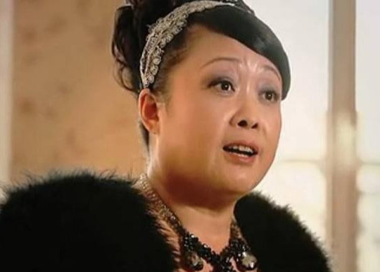 "胖婶"张海燕,2任丈夫都比她小10多岁,58岁独宠小鲜肉_腾讯新闻