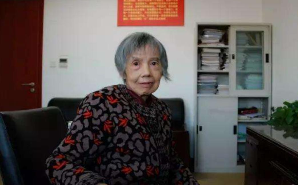 84岁老太太坚决不退休，为中国奉献一生
