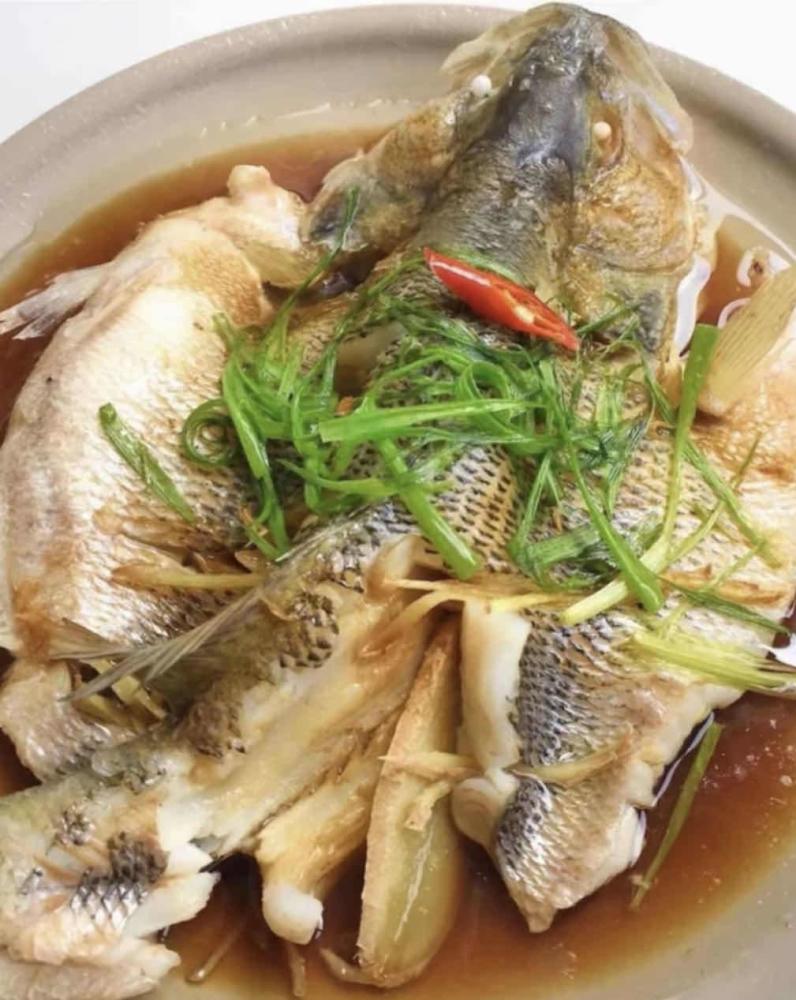 蒸鱼这样做好吃又嫩,8块钱一斤的鱼,做出饭店高级的吃法