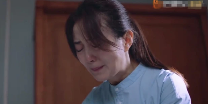 以家人之名|《以家人之名》杨童舒回应“窒息型母爱”：凌霄应该给陈婷找个男朋友