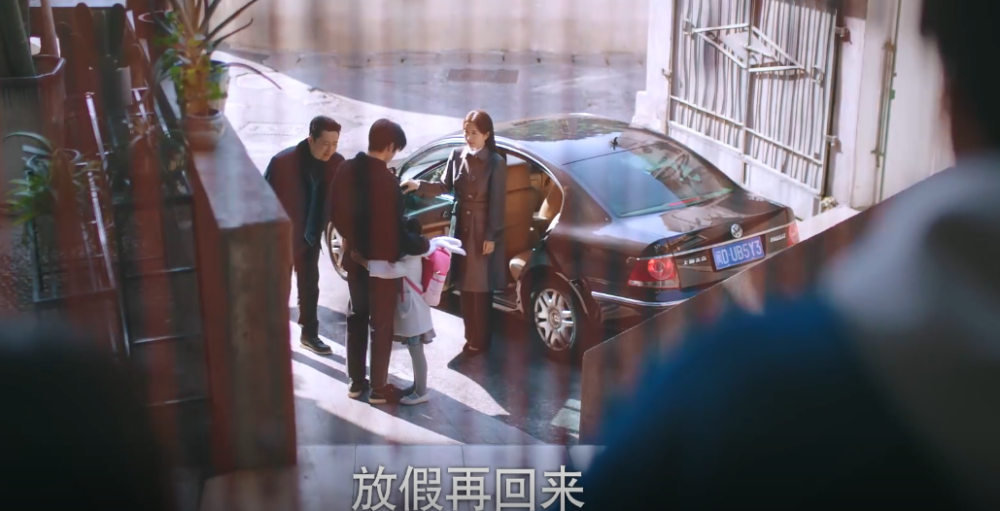 以家人之名|《以家人之名》杨童舒回应“窒息型母爱”：凌霄应该给陈婷找个男朋友