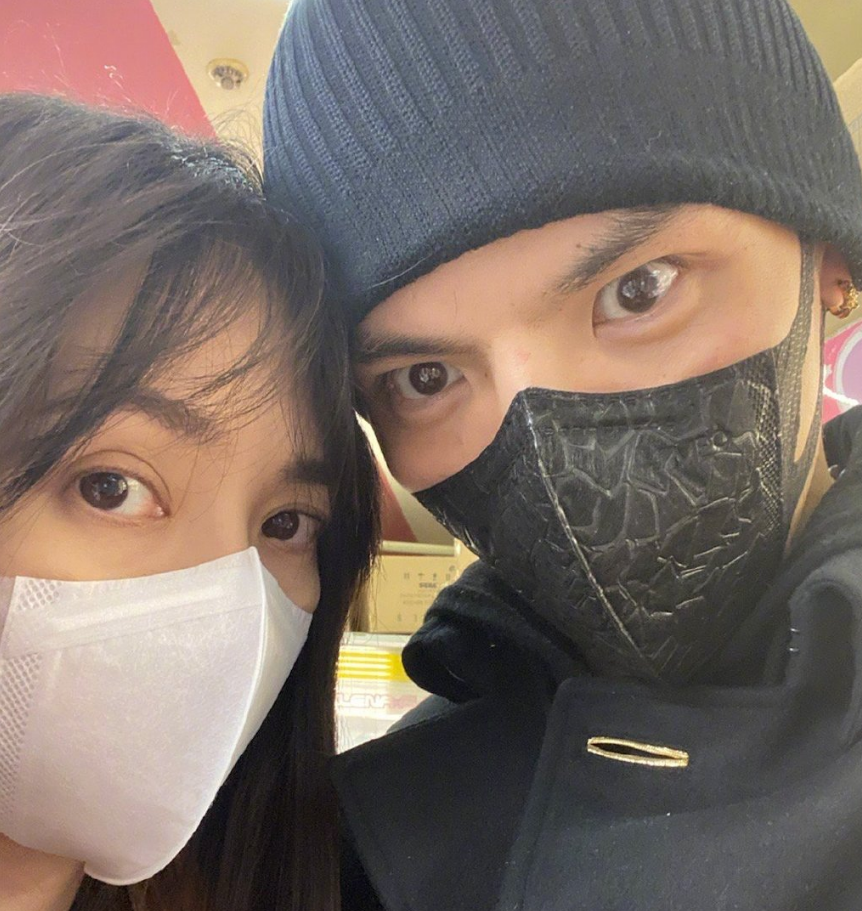 郭爸|向佐晒岳父下厨照，郭爸自制甜甜圈给他加餐，翁婿俩亲如父子