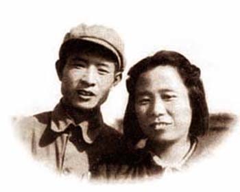 李昭与胡耀邦1946年在张家口