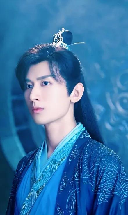 成毅|成毅接棒任嘉伦？别以为经纪公司大丰收，欢瑞这步棋下错了