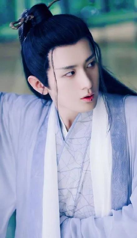 成毅|成毅接棒任嘉伦？别以为经纪公司大丰收，欢瑞这步棋下错了