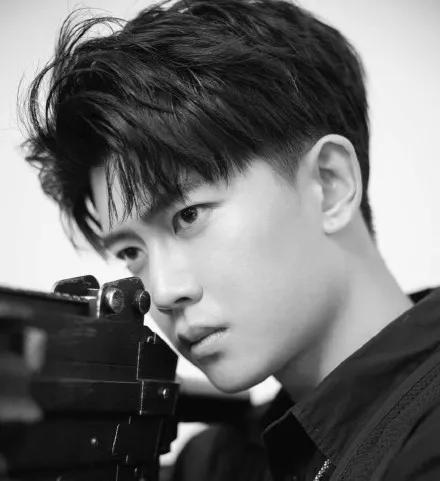 成毅|成毅接棒任嘉伦？别以为经纪公司大丰收，欢瑞这步棋下错了