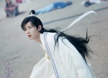 成毅|成毅接棒任嘉伦？别以为经纪公司大丰收，欢瑞这步棋下错了